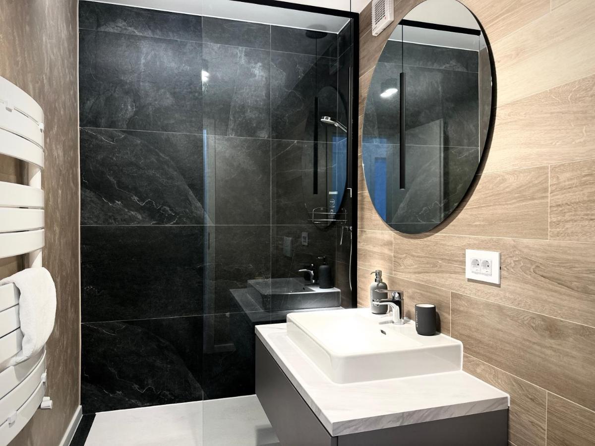 4friendscoresibrasov W Apartament